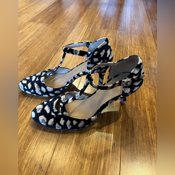 Anthropologie Blue and Gold/Tan Abstract Velvet Heels - Picture 3 of 8